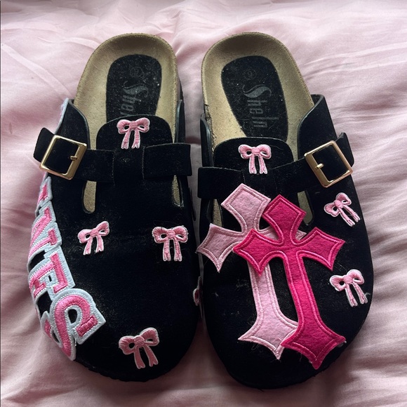 Black Slip-On Shoes with Pink Embroidery - Picture 1 of 3
